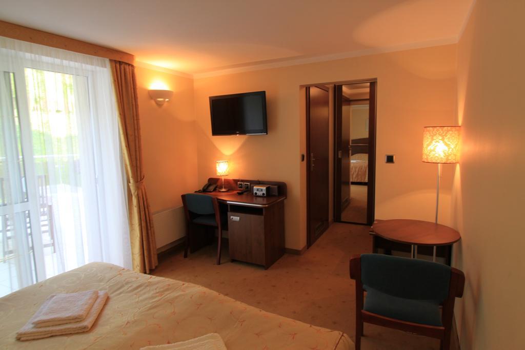 Hotel Willa Pod Skrzydlami Międzybrodzie Bialskie Exterior foto